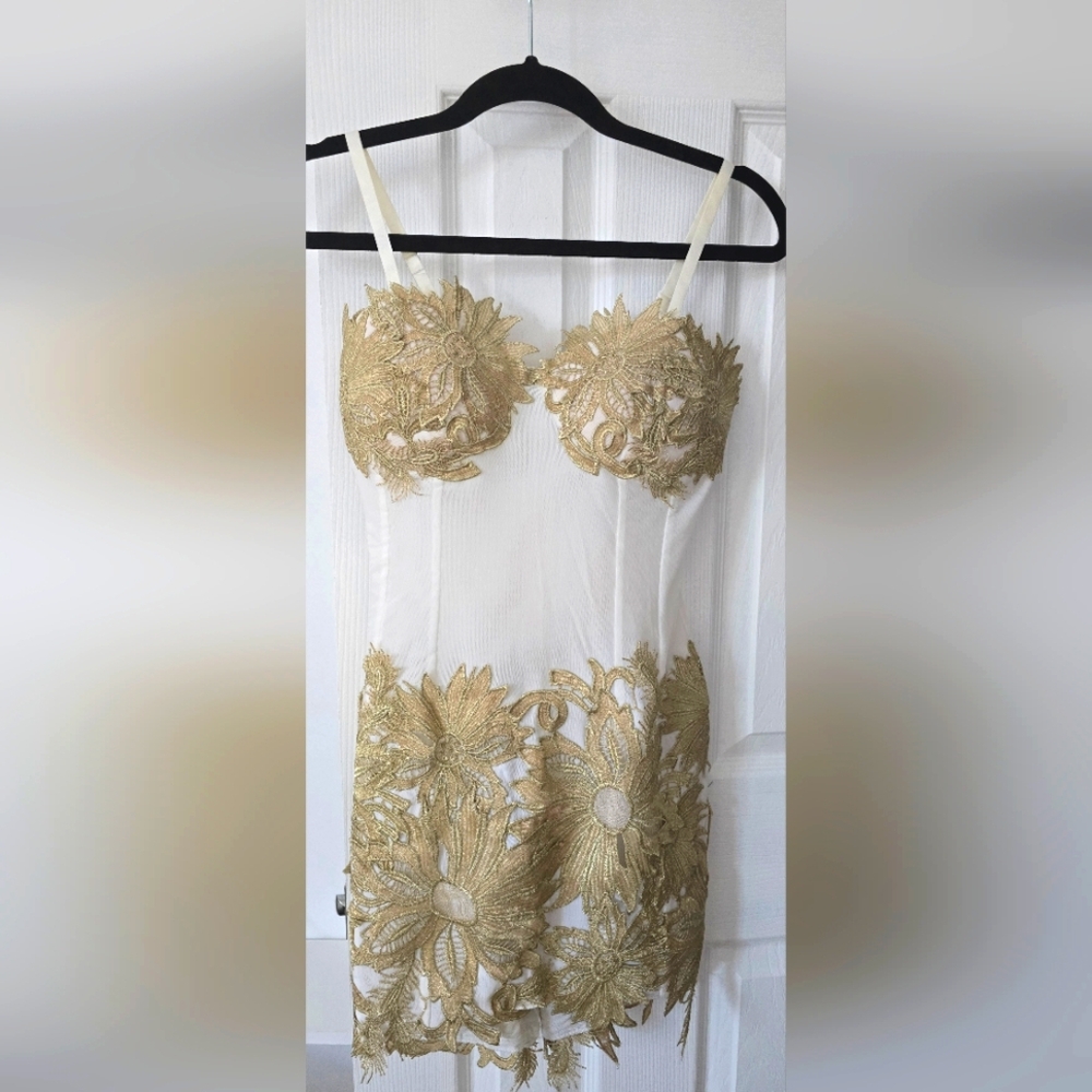 Issue New York White and Gold Dress-S
